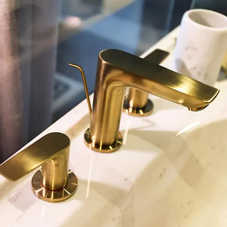 The Maestro Отель