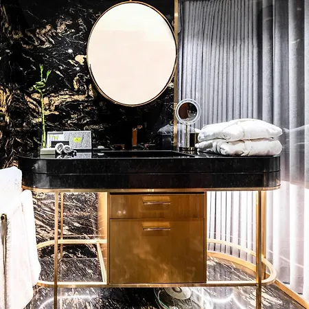 Отель The Maestro 4*