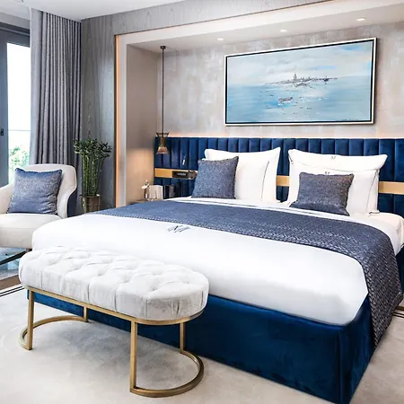 Отель The Maestro