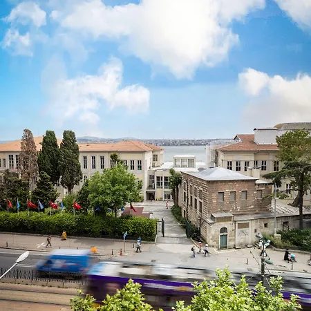 Отель The Maestro 4*